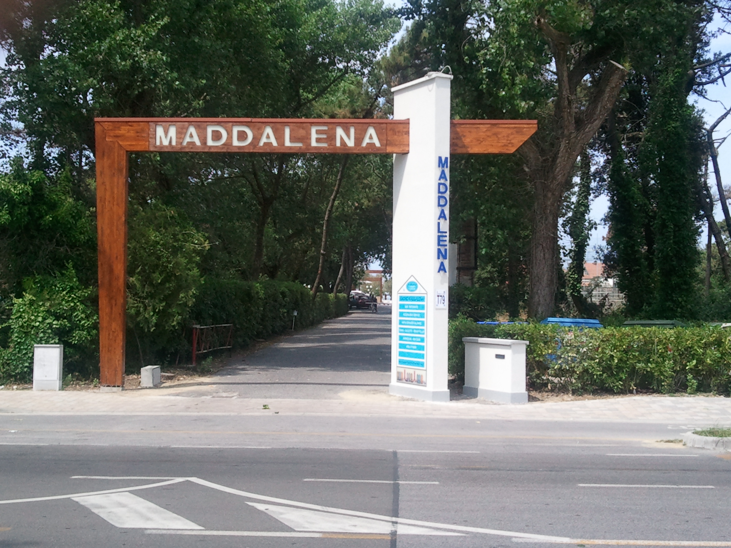 Portale di ingresso al Bagno Maddalena